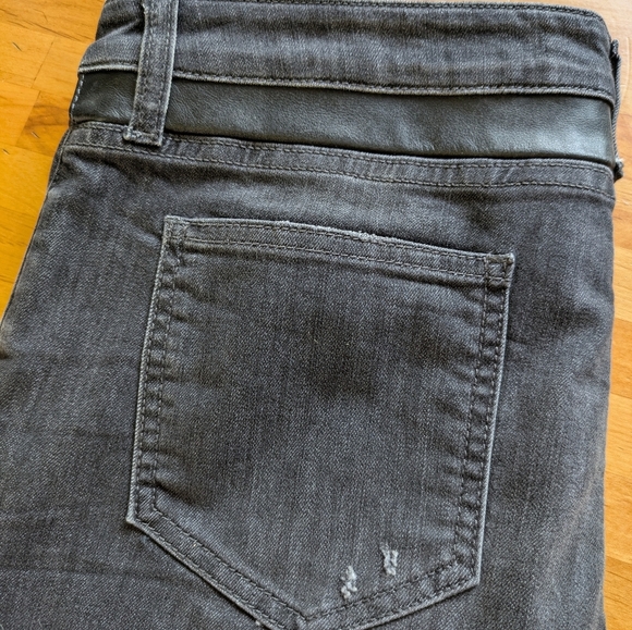 Stylish Charcoal Skinny Jeans for Men - Picture 11 of 13